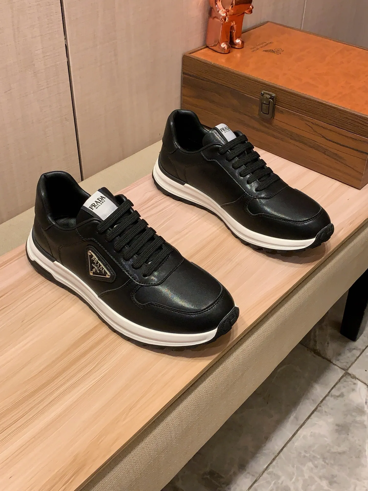 Men's Men's Shoes💰420💰💰🎩🎩[Lightning][Lightning] "PRADA*" The latest and most popular casual shoes, top brand [seduce] luxury~purchase, top~quality. [Strong] The upper is made of imported breathable cowhide with material ➕ breathable sheepskin feet (•) and fine workmanship. The original stylish and stylish soft rubber wear-resistant and non-slip outsole is light and comfortable on the feet. The real thing looks better when photographed. 122: code: 38-44, 2️⃣ colors selected